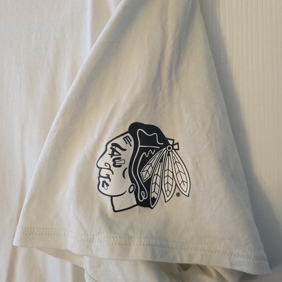 lululemon athletica Chicago Blackhawks Cream Short Sleeve Tee - Picture 2 of 4